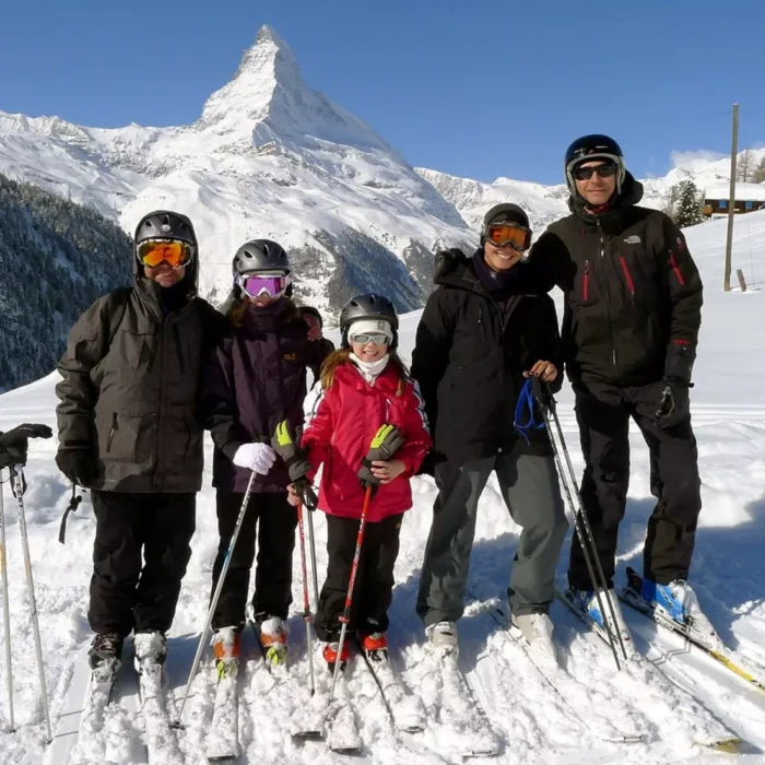 familyskiing1 700x700